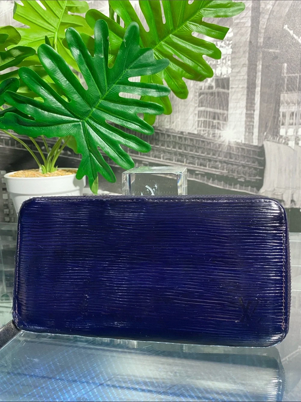 Authentic Rare Louis Vuitton Epi Zippy Wallet